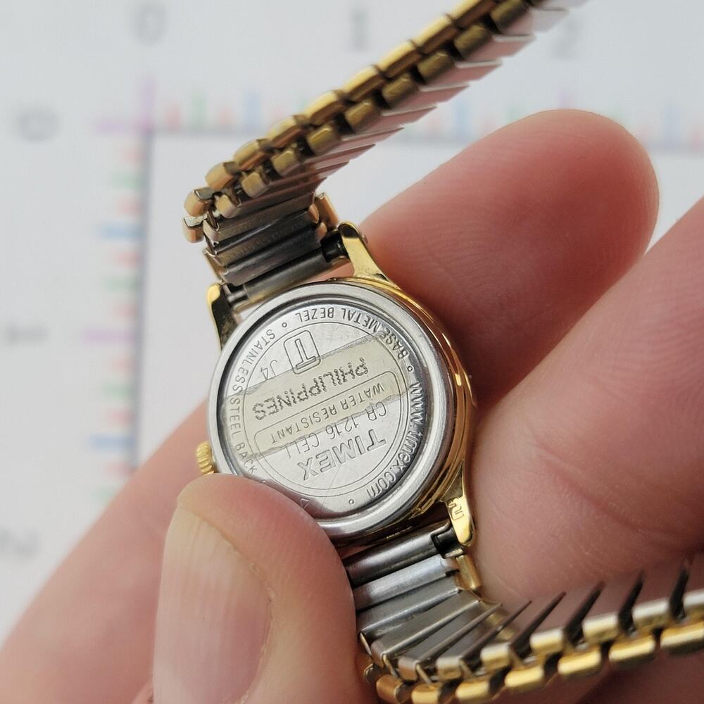 Vintage Timex C-12G Womens Watch White Dial Gold Case Two-Tone Bracelet Quartz - Picture 3 of 5
